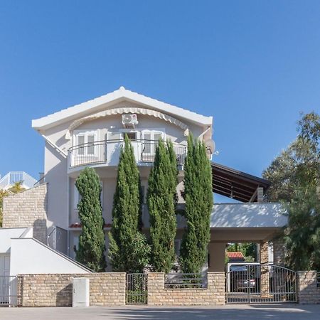 פריבלאקה Kristi Apartment Complex Near The Sandy Beach - By Ta Leut Agency מראה חיצוני תמונה