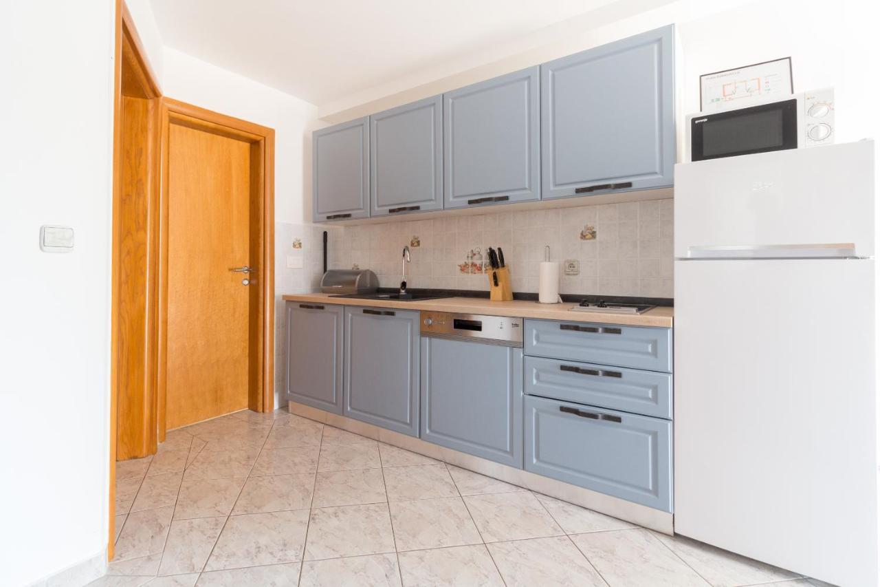 פריבלאקה Kristi Apartment Complex Near The Sandy Beach - By Ta Leut Agency מראה חיצוני תמונה