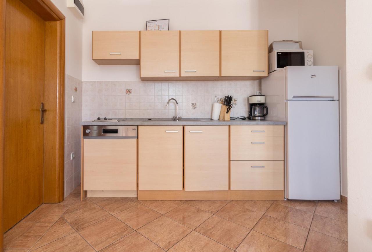 פריבלאקה Kristi Apartment Complex Near The Sandy Beach - By Ta Leut Agency מראה חיצוני תמונה