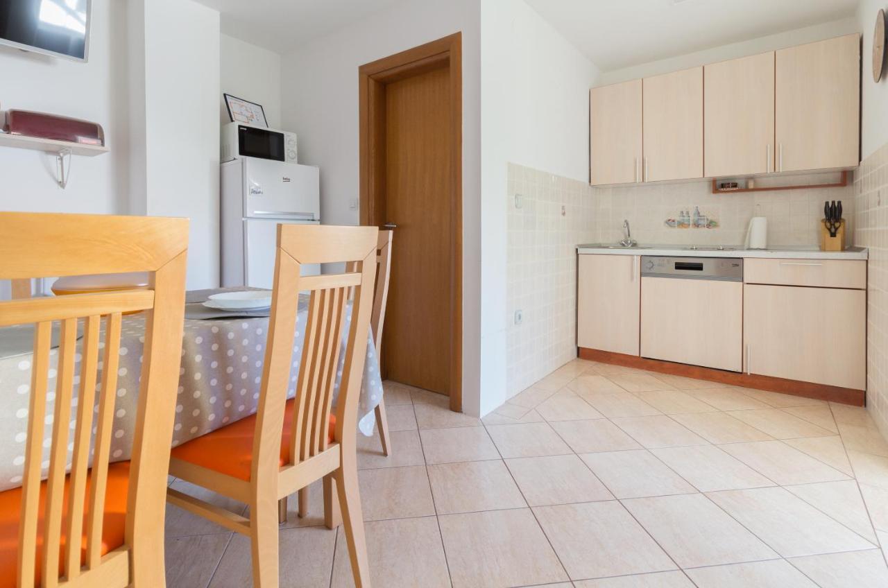 פריבלאקה Kristi Apartment Complex Near The Sandy Beach - By Ta Leut Agency מראה חיצוני תמונה